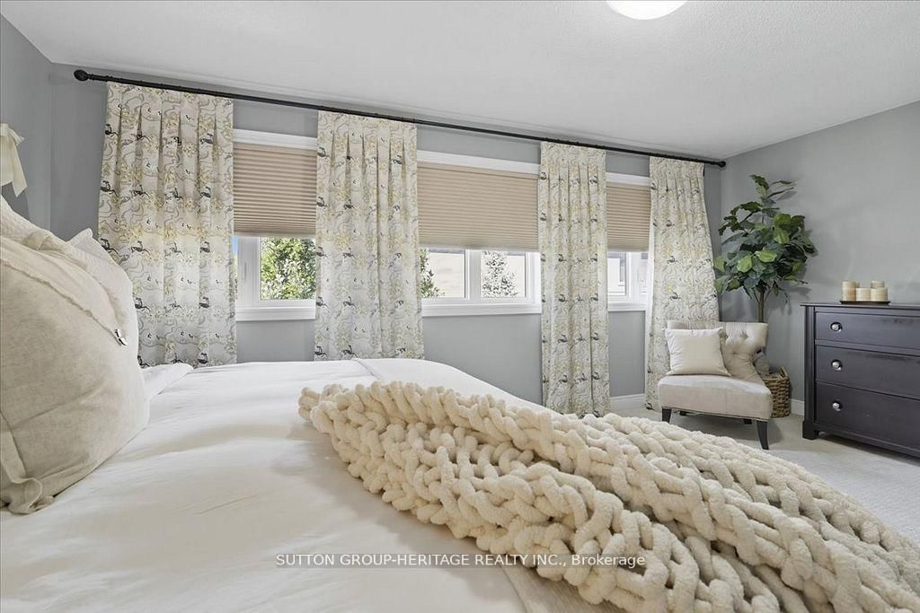 Detached House for sale at 22 Glengowan Street, Whitby, Ontario, L1R 0K9 - Taunton North - MLS: E12782204