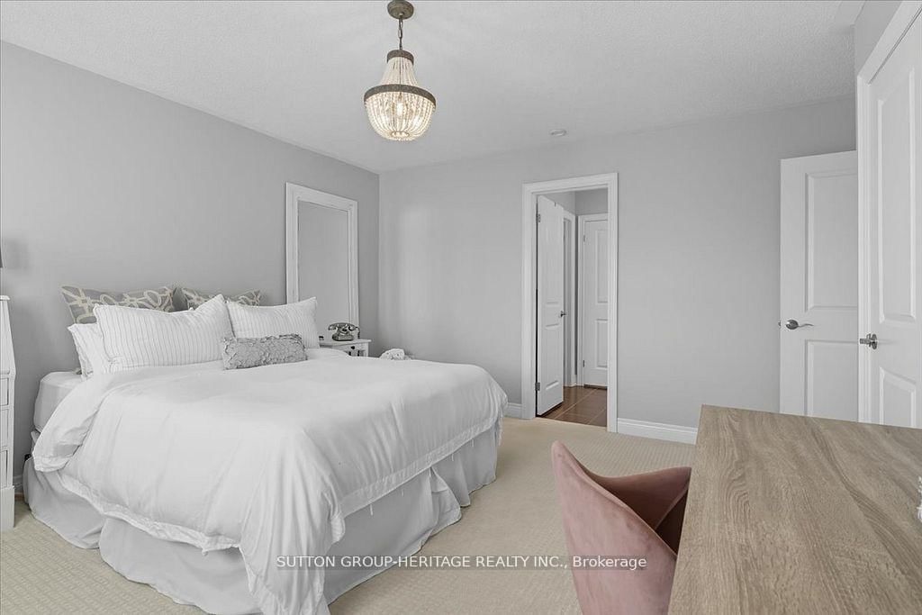 Detached House for sale at 22 Glengowan Street, Whitby, Ontario, L1R 0K9 - Taunton North - MLS: E12782204