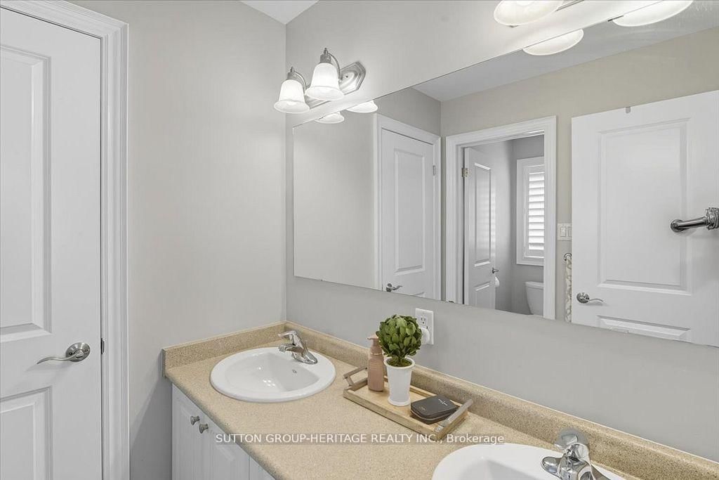 Detached House for sale at 22 Glengowan Street, Whitby, Ontario, L1R 0K9 - Taunton North - MLS: E12782204