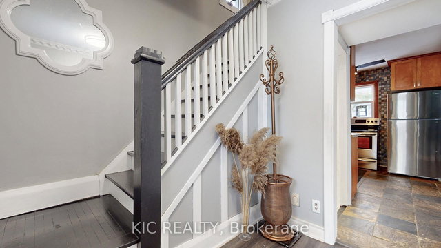 200 Oshawa Boulevard N