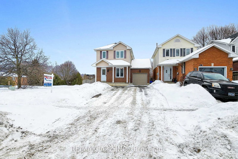 102 Penfound Dr, Clarington, L1C 4B8 | Image 2