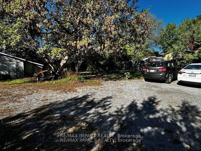 2 - 292 William Street E