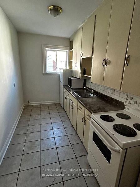 2 - 292 William Street E