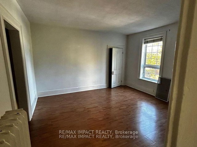 2 - 292 William Street E