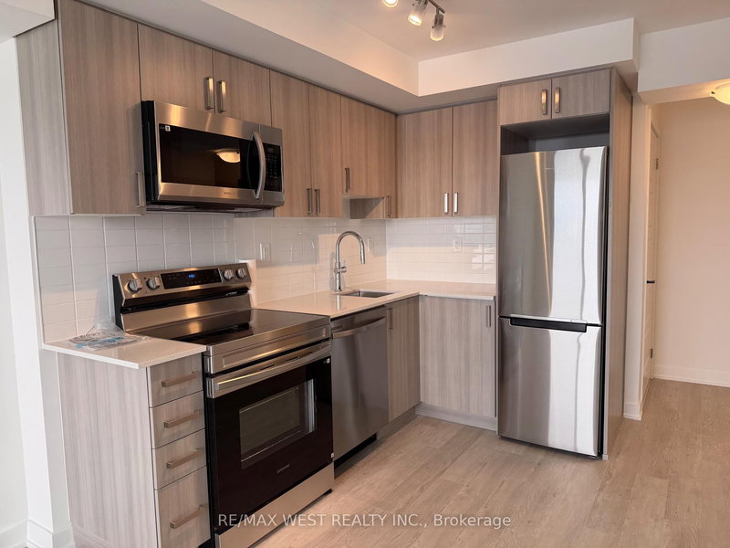 1112 - 1010 Sandy Beach Rd, Pickering, L1W 3V9 | Image 2