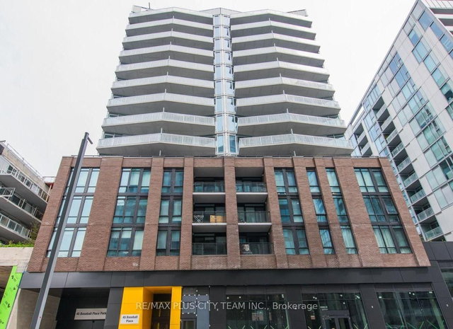 1402 - 45 Baseball Place