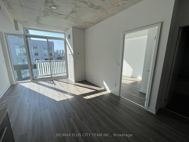 1402 - 45 Baseball Place