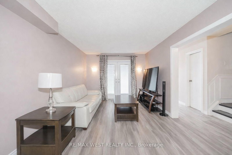 114 Courtlands Dr, Toronto, M1B 4M7 | Image 2