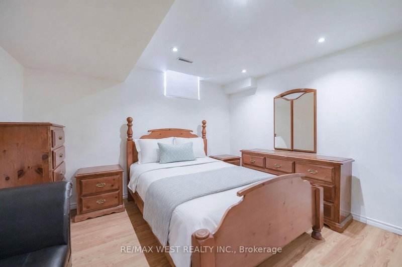 114 Courtlands Dr, Toronto, M1B 4M7 | Image 3