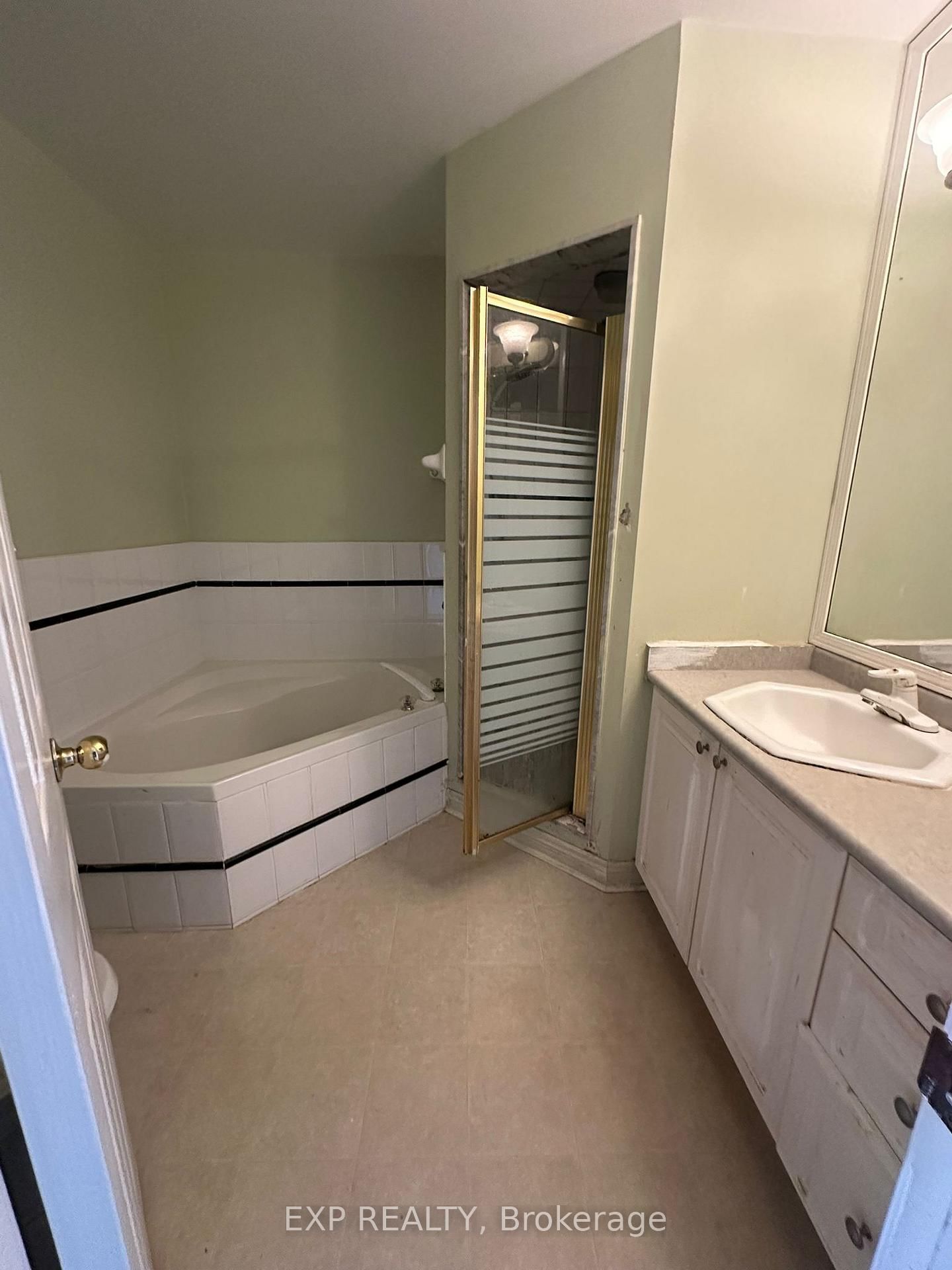 Semi-Detached House for sale at 10 Guildpark Ptwy, Toronto, Ontario, M1J 3P1 - Guildwood - MLS: E12788668