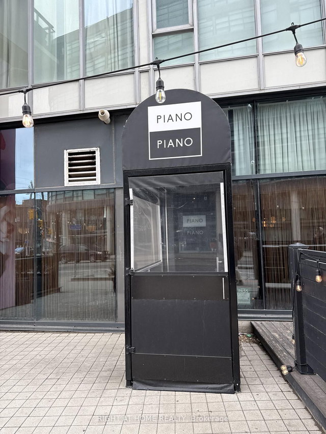 1006 - 1190 Dundas Street E