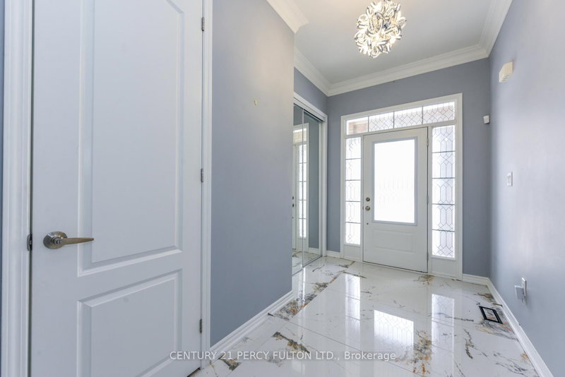 1040 Foxtail Cres, Pickering, L1X 0E7 | Image 2