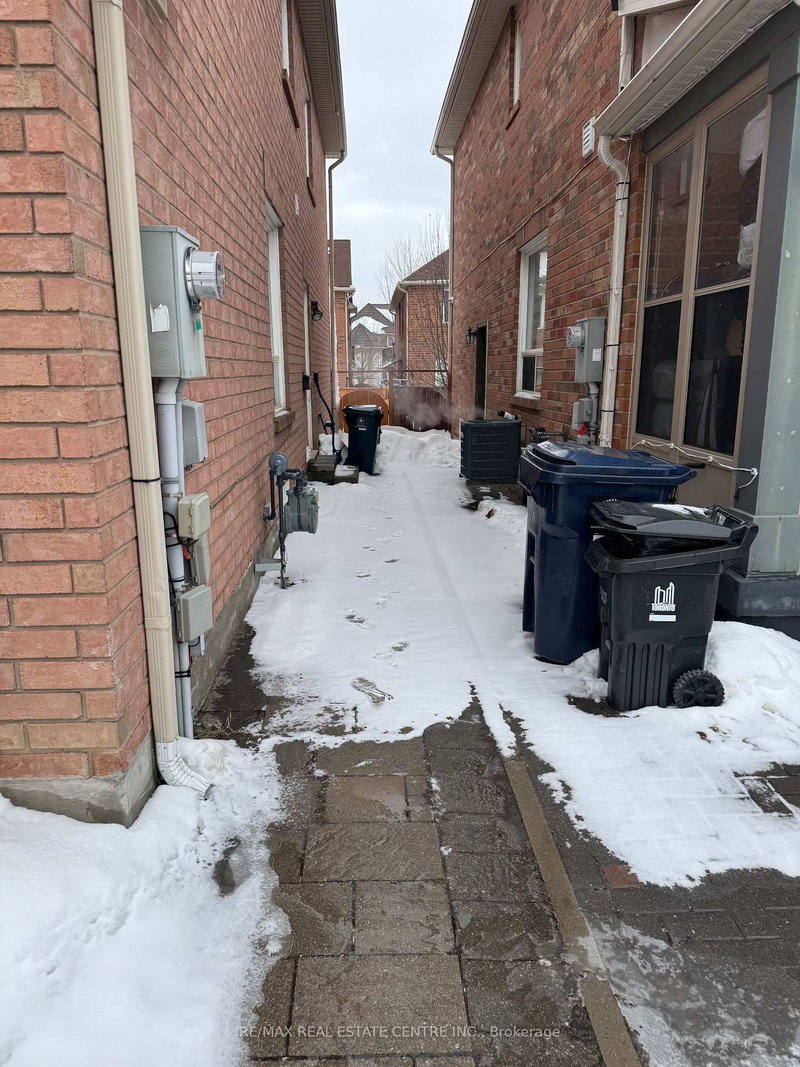 Lower - 17 Millcar Dr, Toronto, M1B 6J6 | Image 2