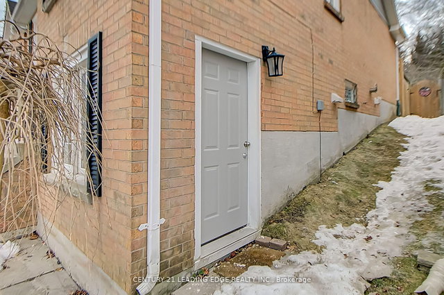 Lower - 55 McCrimmon Crescent