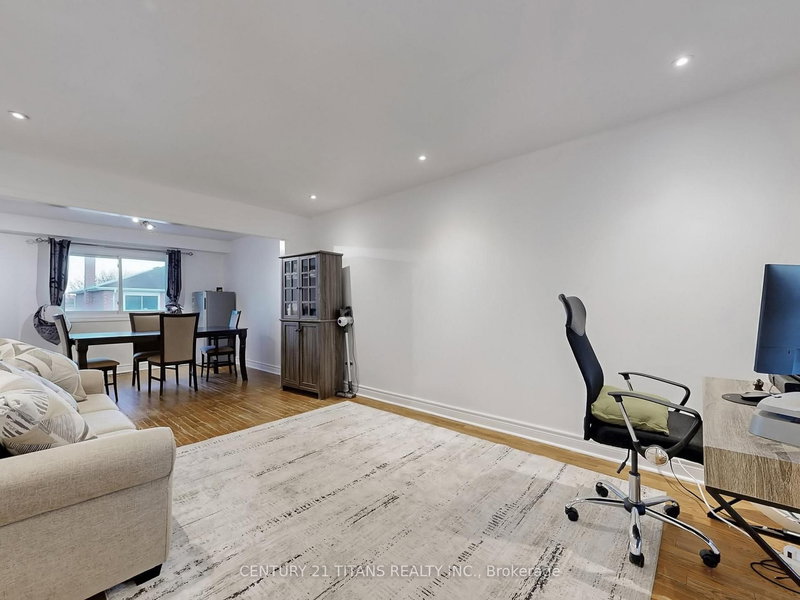 1640 Tawnberry St, Pickering, L1X 2C2 | Image 3