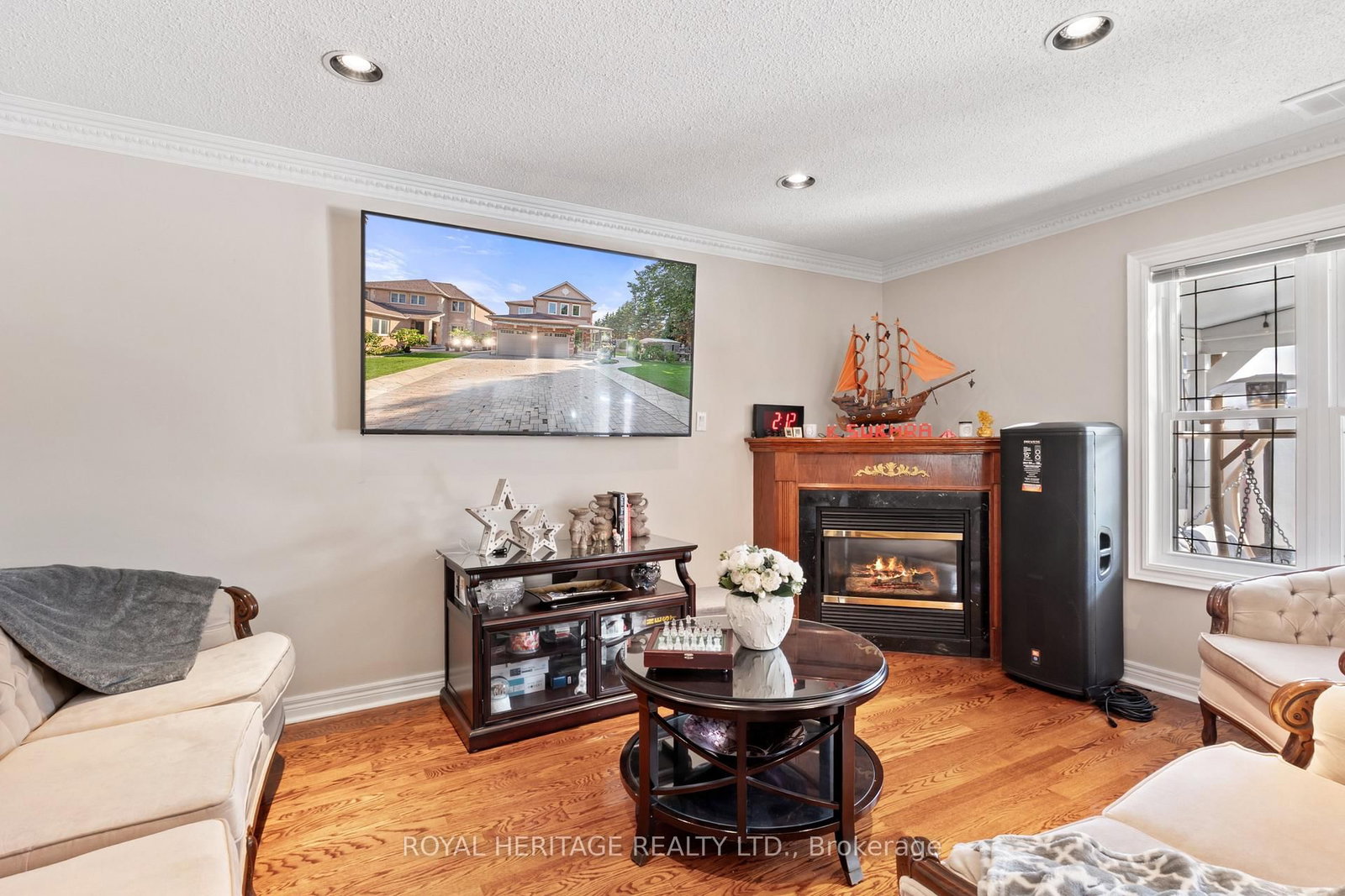 Detached House for sale at 1101 Gossamer Drive, Pickering, Ontario, L1X 2T7 - Liverpool - MLS: E12796402