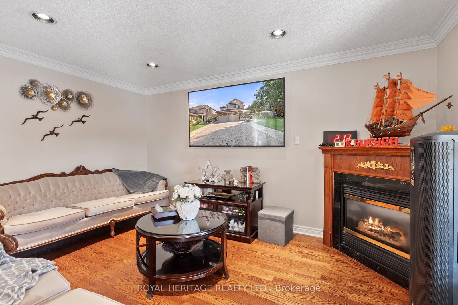 Detached House for sale at 1101 Gossamer Drive, Pickering, Ontario, L1X 2T7 - Liverpool - MLS: E12796402