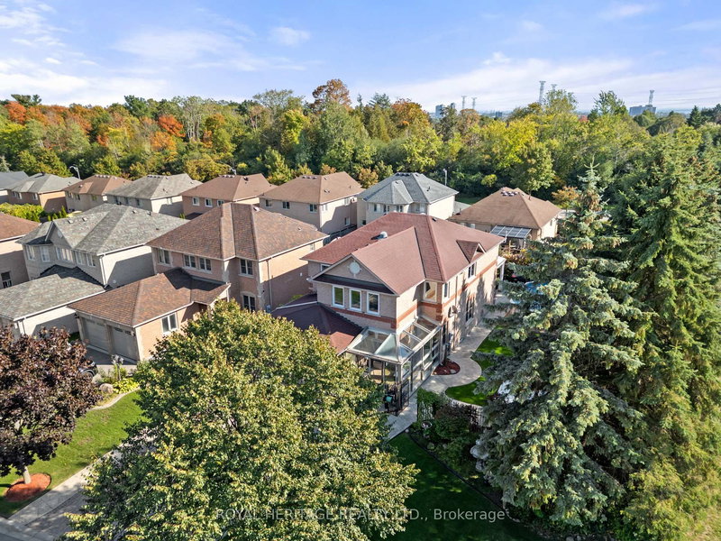 1101 Gossamer Dr, Pickering, L1X 2T7 | Image 3