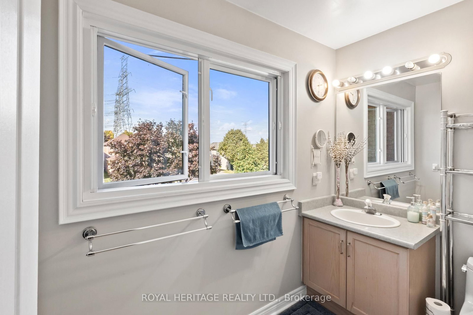 Detached House for sale at 1101 Gossamer Drive, Pickering, Ontario, L1X 2T7 - Liverpool - MLS: E12796402