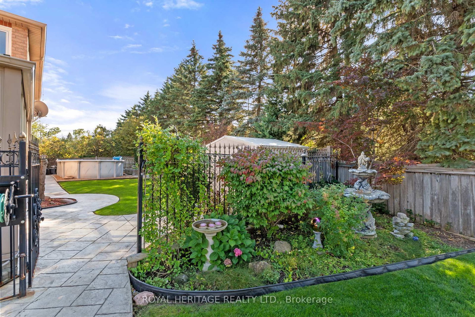 Detached House for sale at 1101 Gossamer Drive, Pickering, Ontario, L1X 2T7 - Liverpool - MLS: E12796402