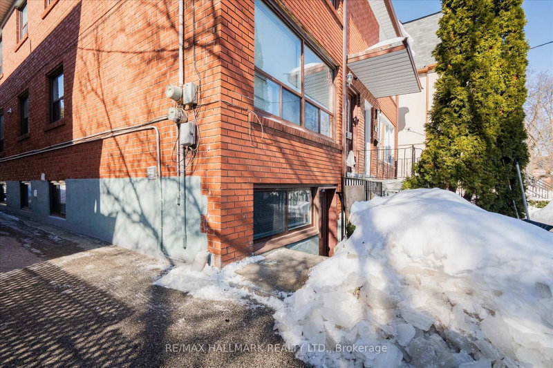 Lower 1 - 224 Pickering Street