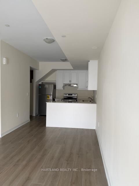 223 - 1695 Dersan St, Pickering, L1X 0S8 | Image 2