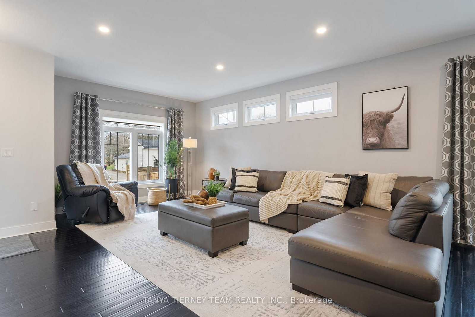 Detached House for sale at 1 Centre Street, Whitby, Ontario, L1M 1C1 - Brooklin - MLS: E12799704