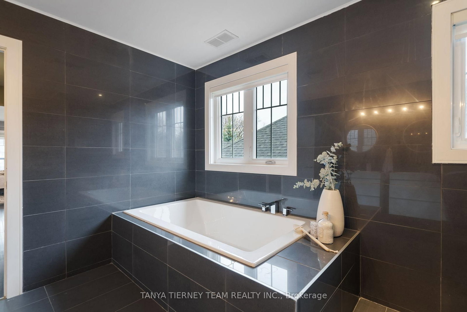 Detached House for sale at 1 Centre Street, Whitby, Ontario, L1M 1C1 - Brooklin - MLS: E12799704