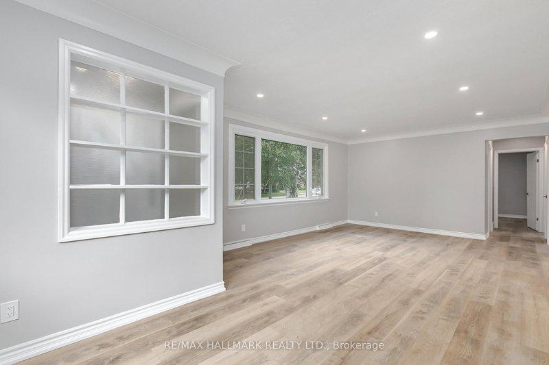 Upper - 201 High St, Whitby, L1N 5H5 | Image 2