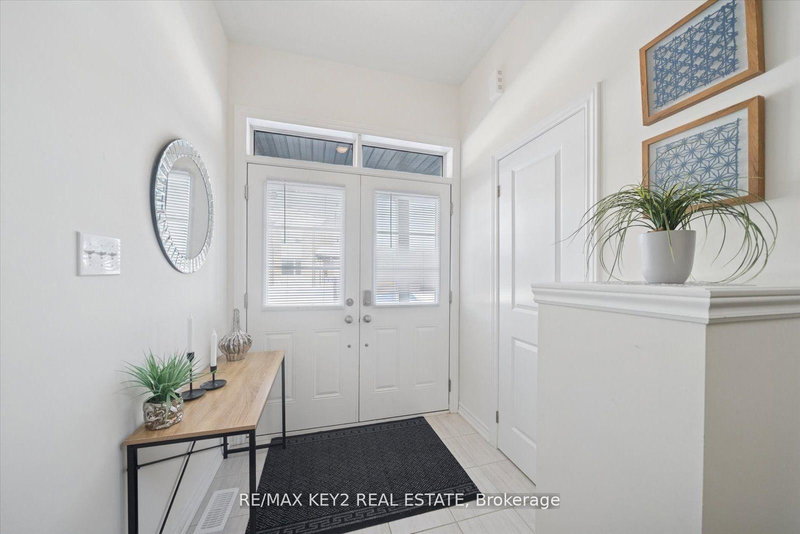 1129 Cameo St, Pickering, L1X 0L7 | Image 2