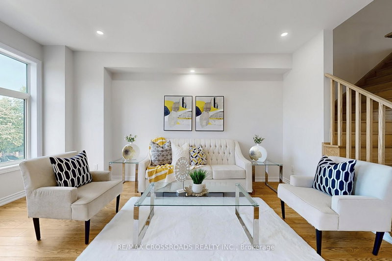 384 Okanagan Path, Oshawa, L1H 0B1 | Image 2