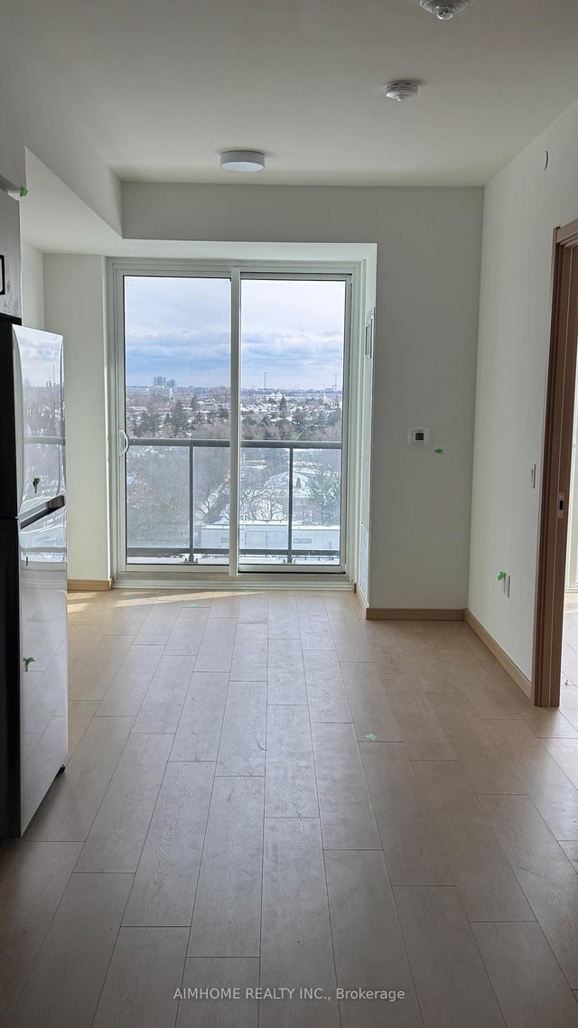 B1009 - 3429 Sheppard Avenue E