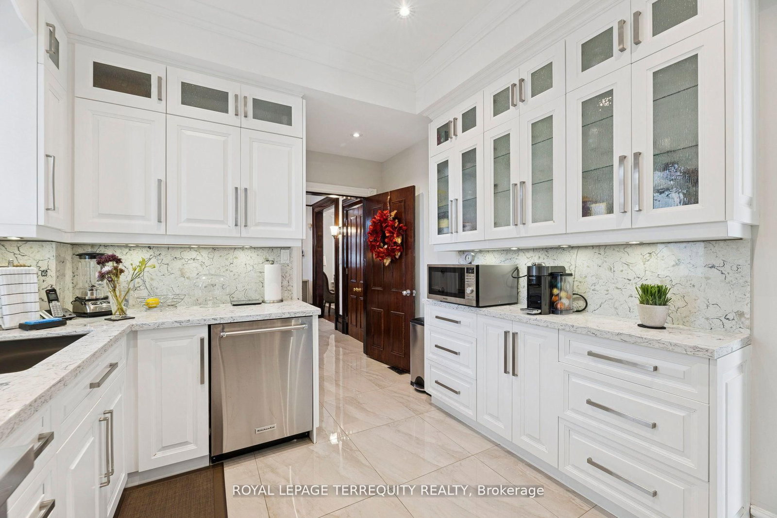 567 Kingston Road W - Photo 18