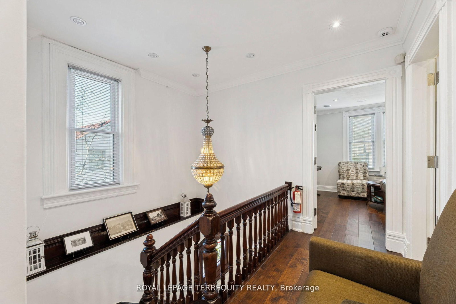 567 Kingston Road W - Photo 23