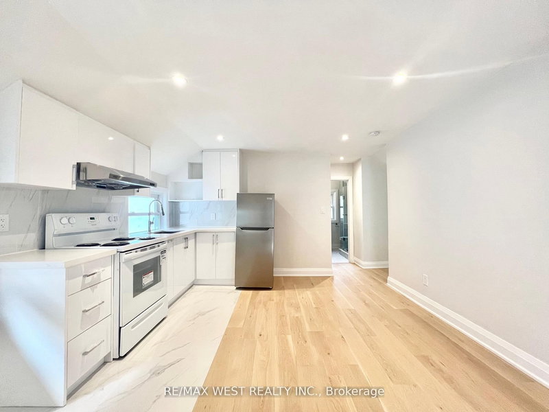2nd Flr - 4 Sutherland Ave, Toronto, M4C 1R8 | Image 2