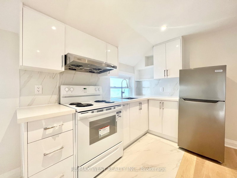 2nd Flr - 4 Sutherland Ave, Toronto, M4C 1R8 | Image 3