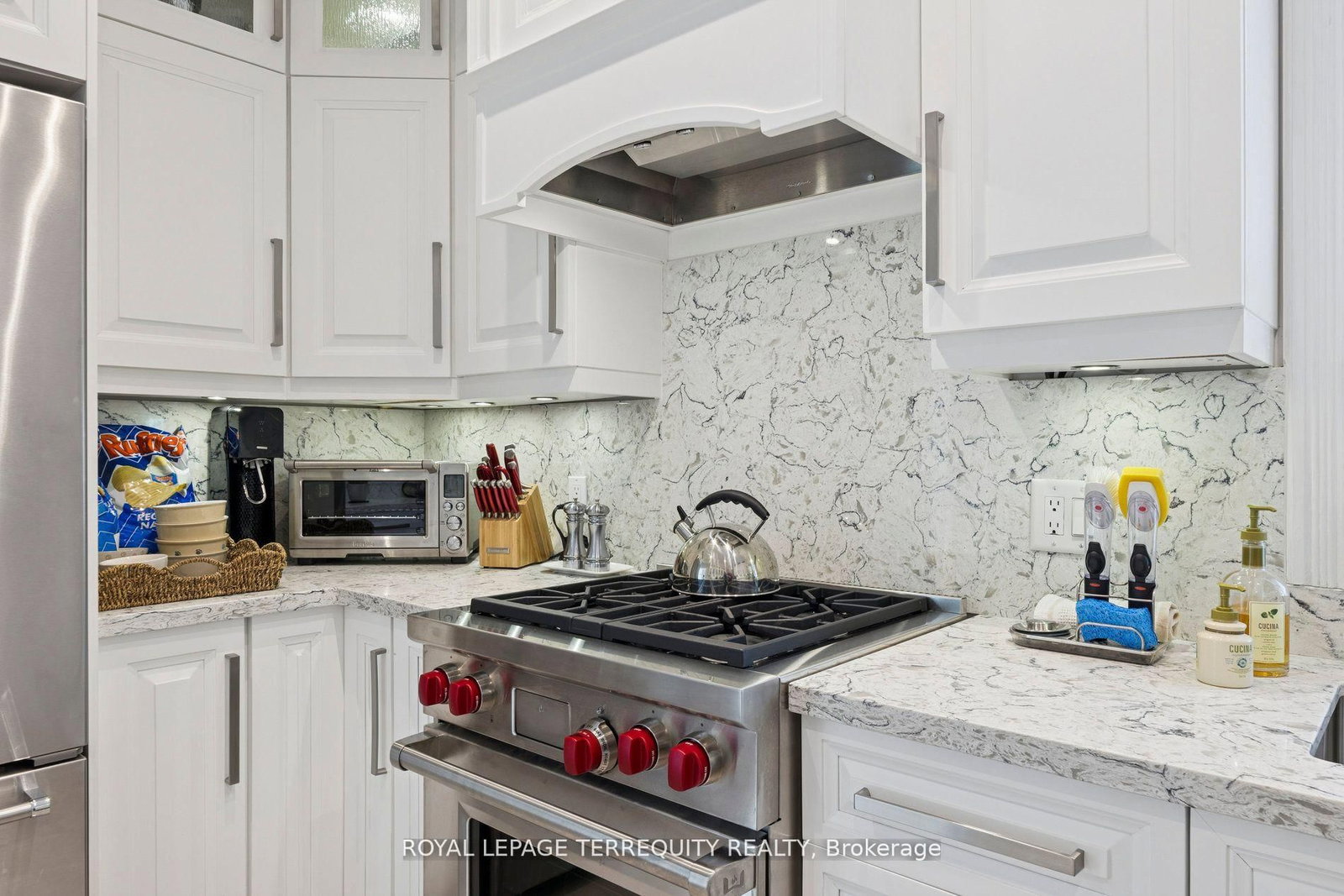 567 Kingston Road W - Photo 16