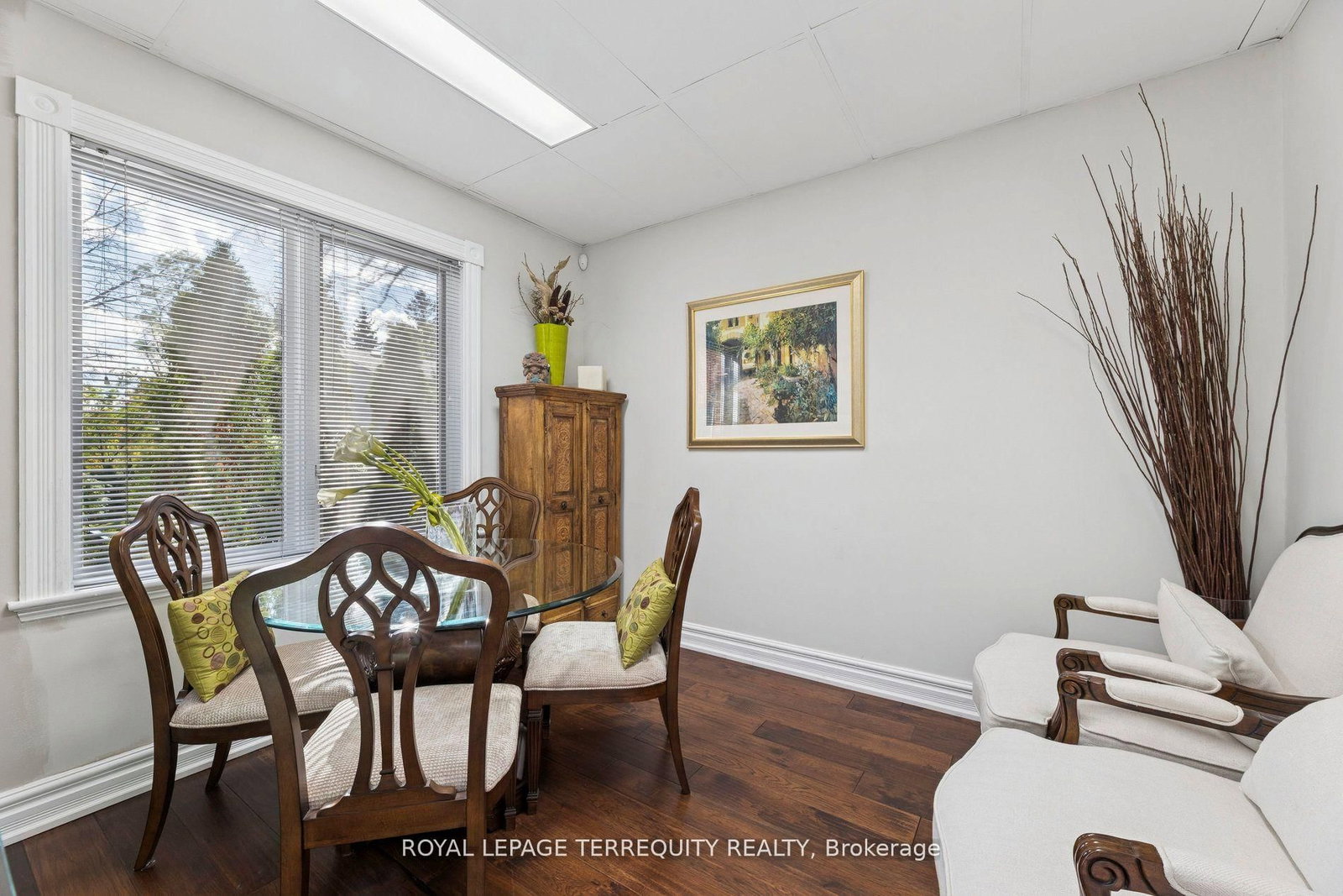 567 Kingston Road W - Photo 19