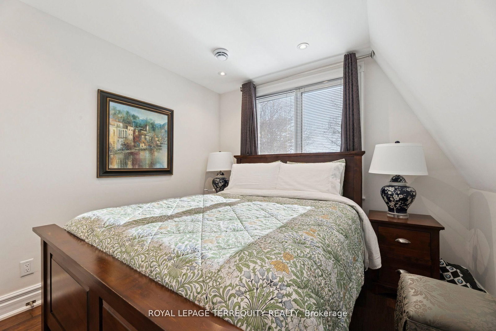 567 Kingston Road W - Photo 30