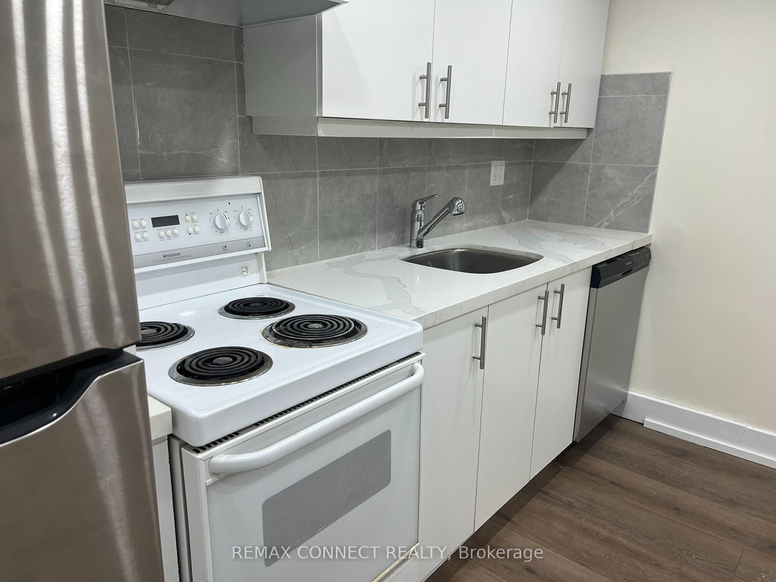 1394 Largo Crescent, Unit Lower - Photo 14