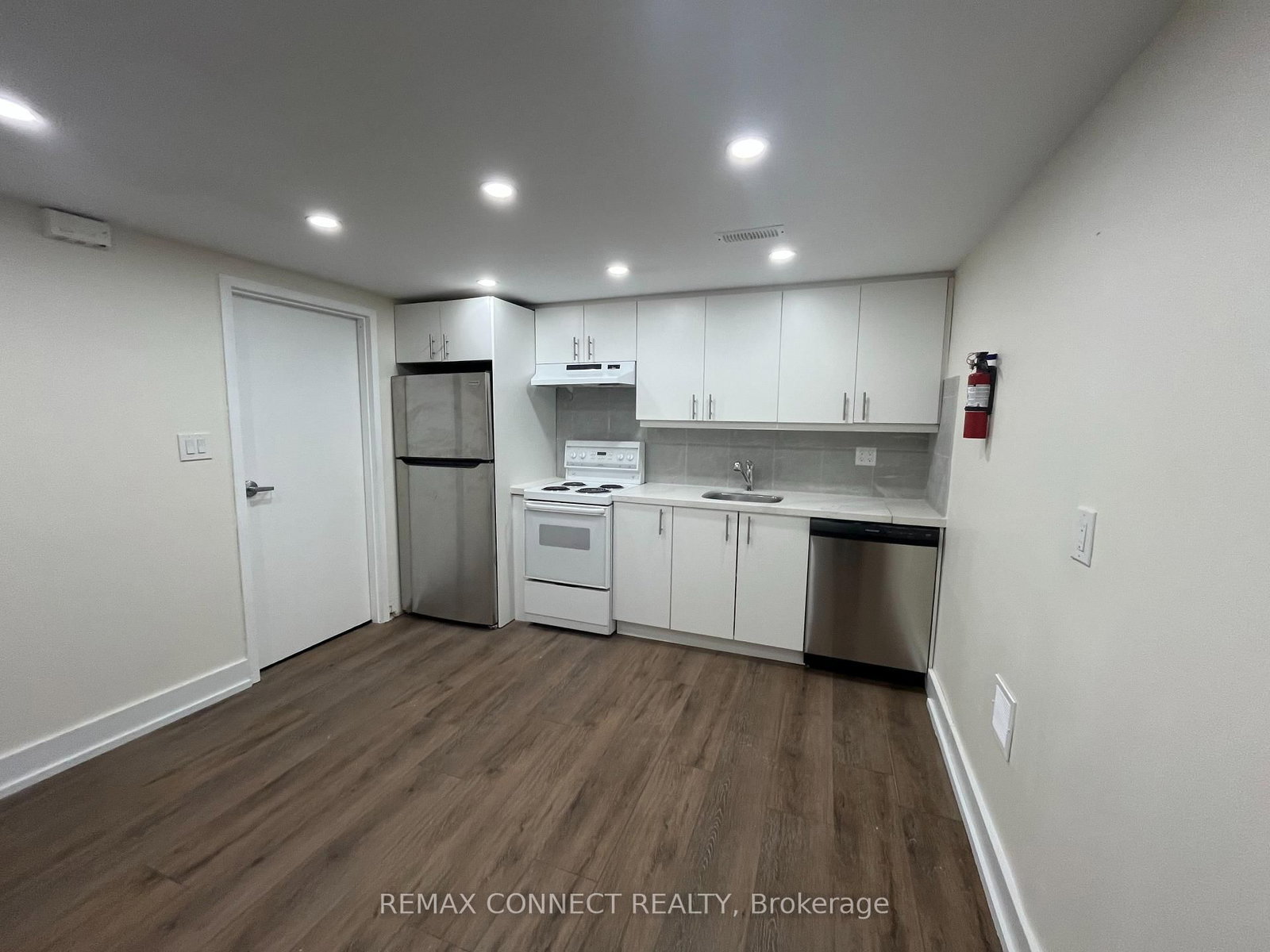 1394 Largo Crescent, Unit Lower - Photo 16