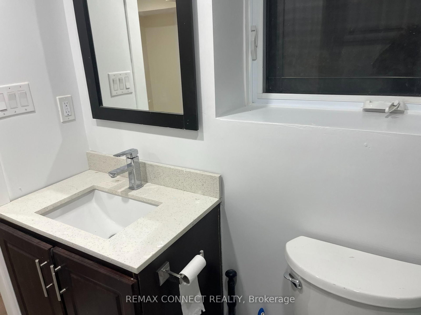 1394 Largo Crescent, Unit Lower - Photo 4