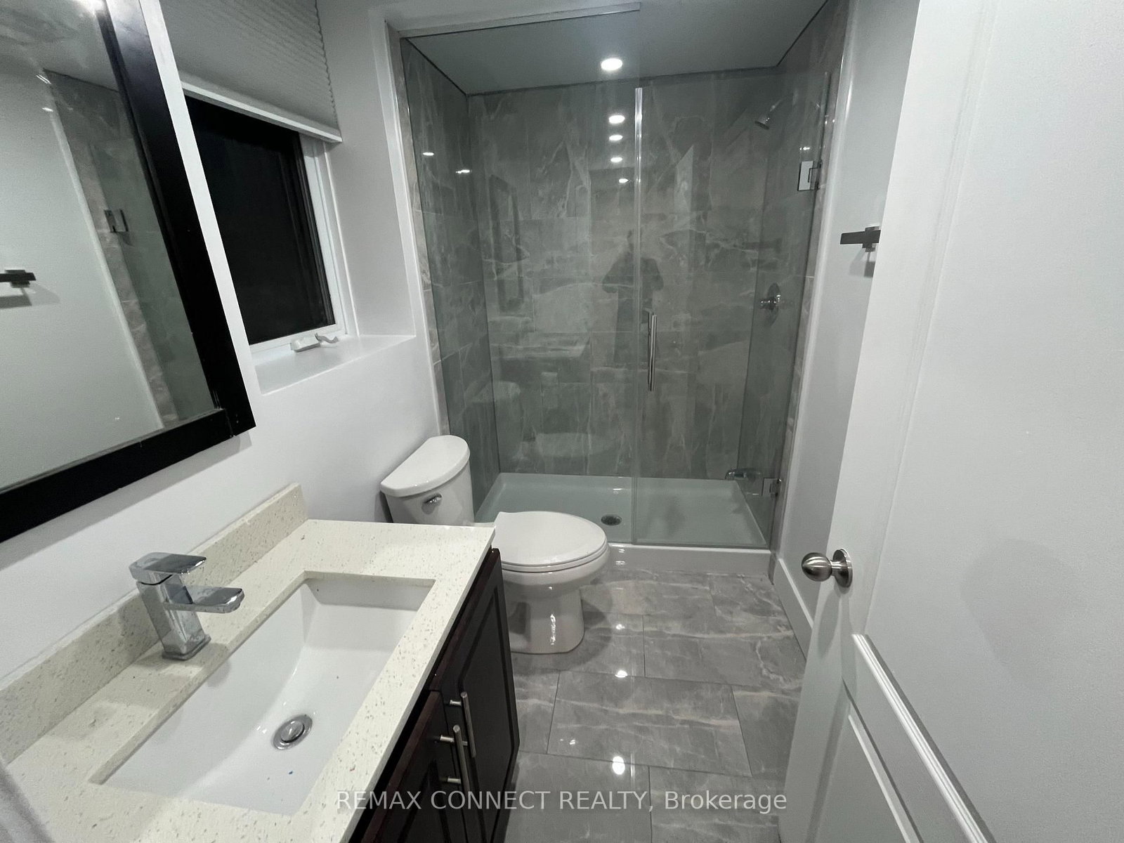 1394 Largo Crescent, Unit Lower - Photo 6