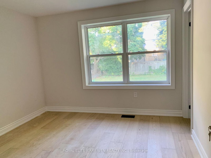 38 Thorncroft Cres, Ajax, L1S 2S2 | Image 2