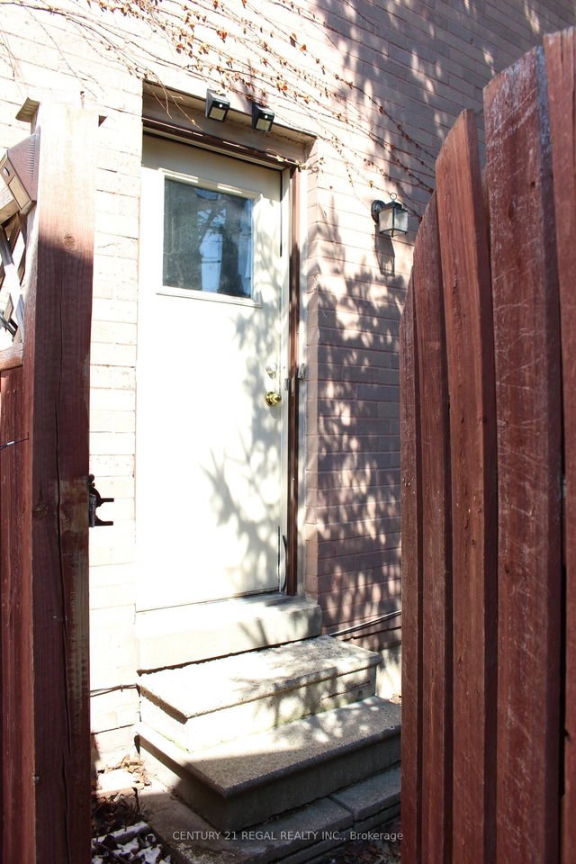 1510 Terracotta (Bsmt) Crescent