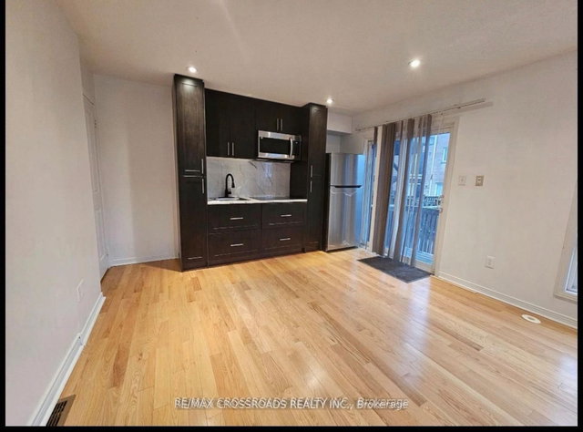 21 Wilkes Crescent E