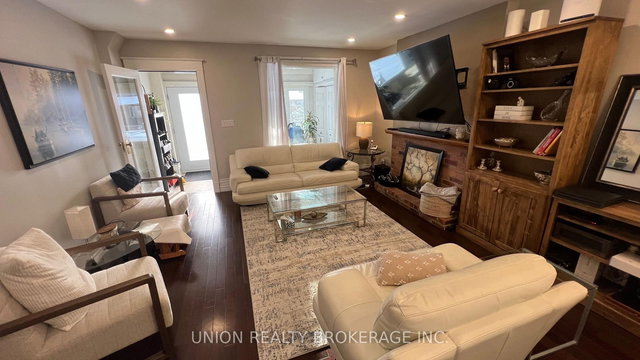 96 Hollywood Crescent