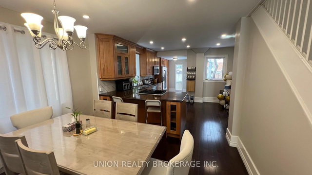 96 Hollywood Crescent