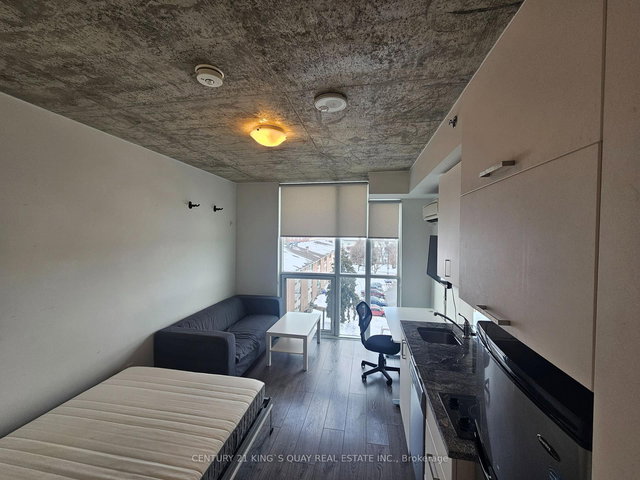 523 - 1900 Simcoe Street N