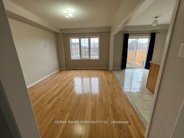 32 Puttingedge Dr, Whitby, L1R 0H7 | Image 2